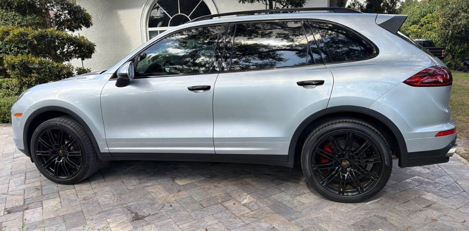 Used 2017 Porsche Cayenne Turbo w/ Sport Chrono Package image 5