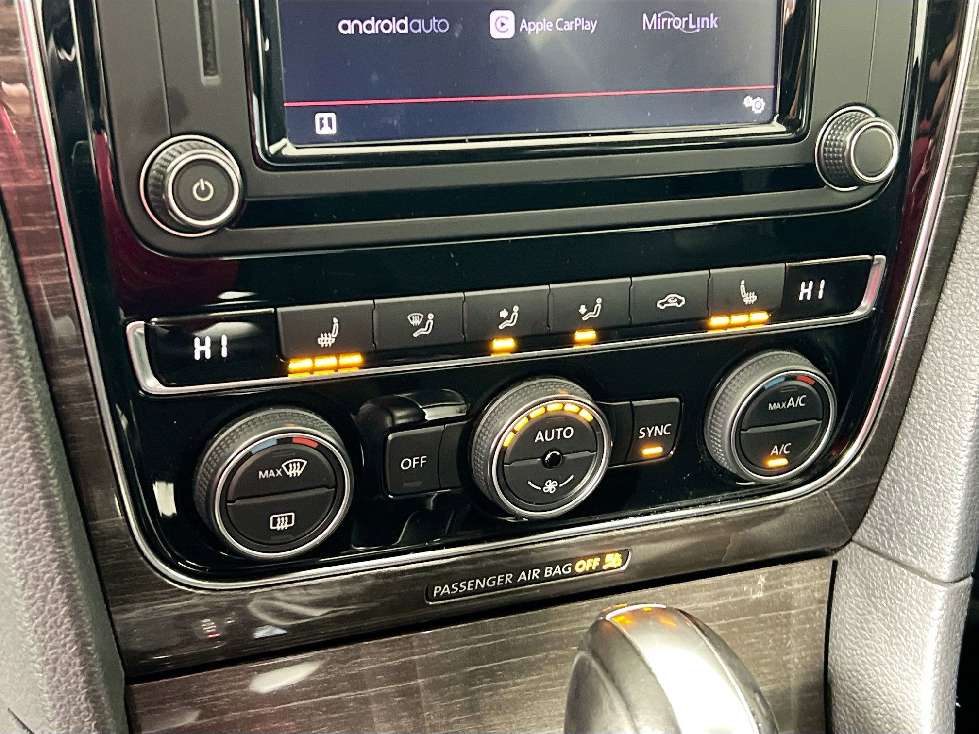 Used 2018 Volkswagen Passat 2.0T SE image 27