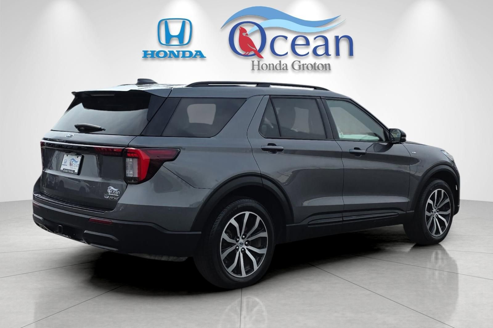 Used 2025 Ford Explorer ST-Line image 3