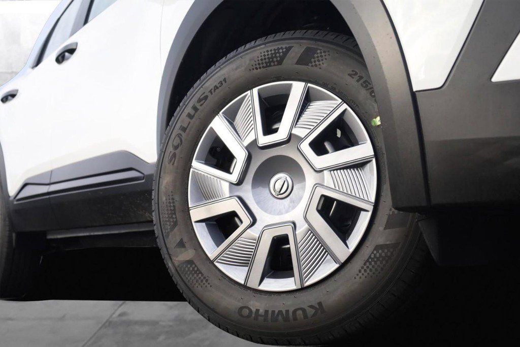 New 2026 Nissan Kicks S image 3