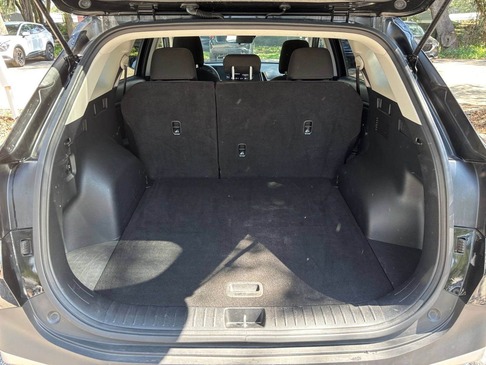 Used 2025 Kia Sportage LX FWD image 29