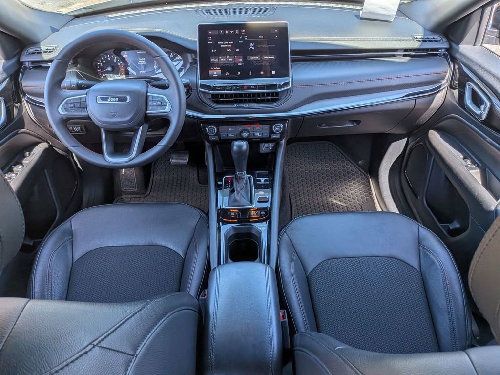 Used 2025 Jeep Compass Trailhawk image 25