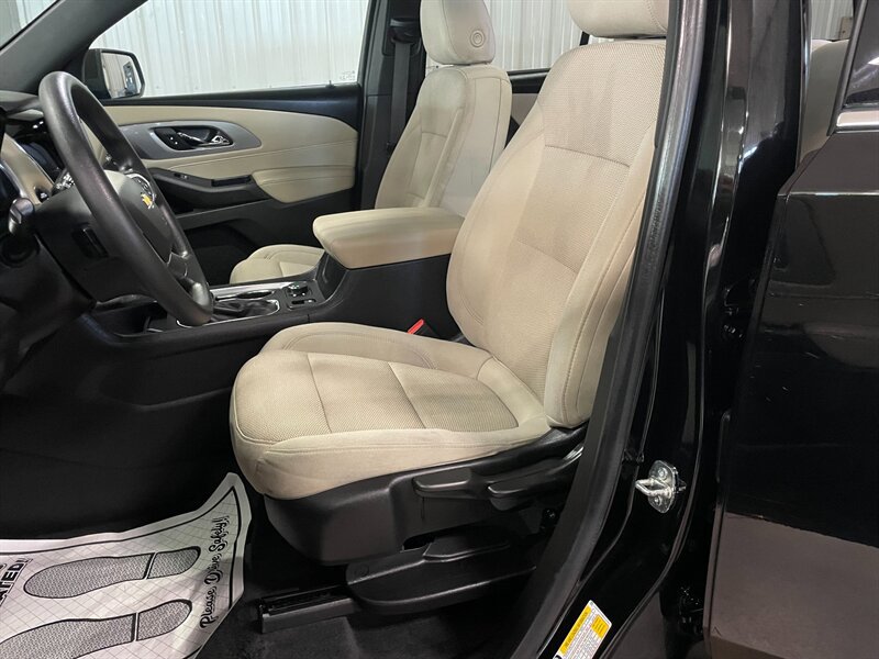 Used 2022 Chevrolet Traverse LS FWD image 18