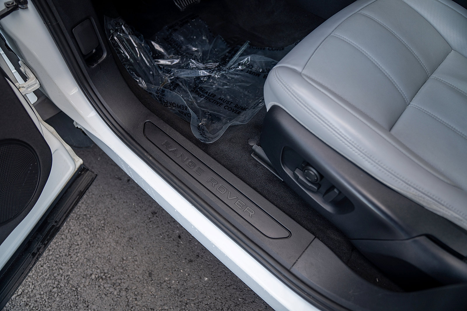 Used 2020 Land Rover Range Rover Evoque SE image 19