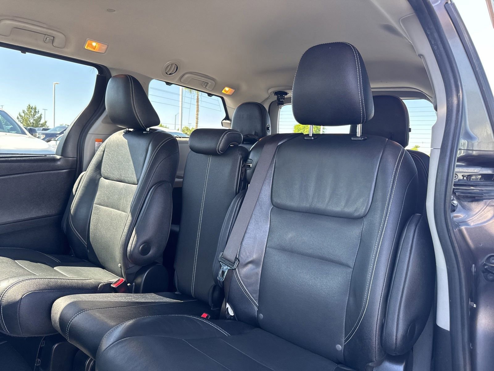 Used 2016 Toyota Sienna SE FWD image 17