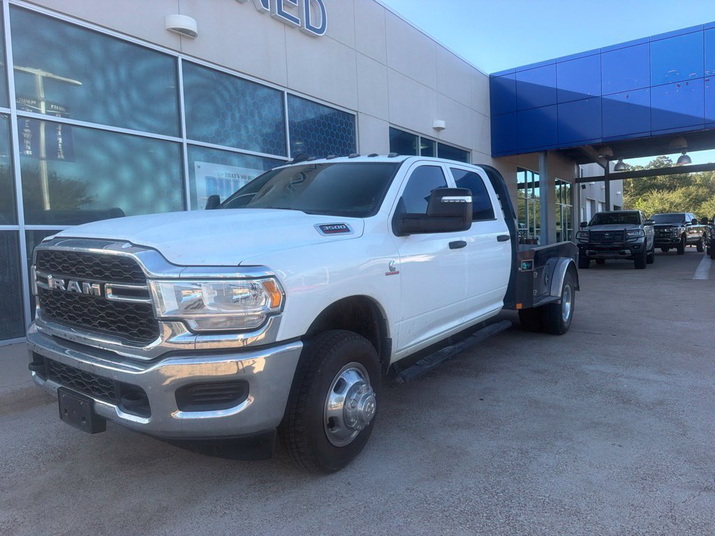 Used 2024 RAM 3500 Tradesman w/ Chrome Appearance Group AWD/4WD image 2