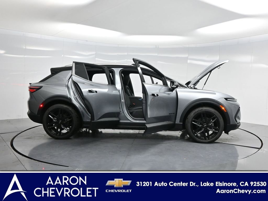 New 2026 Chevrolet Equinox EV LT w/ LPO, Blackout Package AWD/4WD image 3
