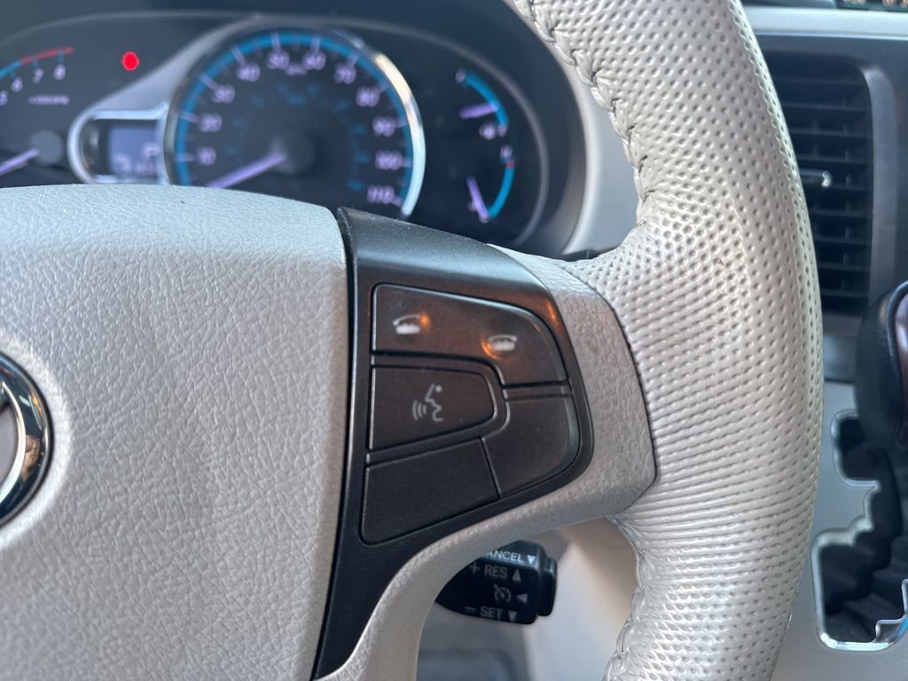 Used 2012 Toyota Sienna XLE image 47