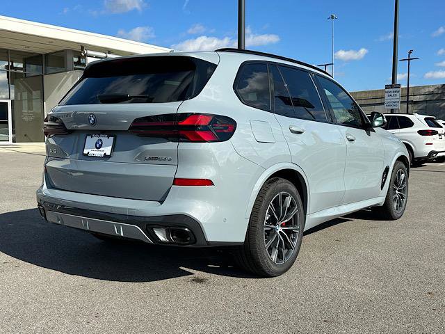 New 2026 BMW X5 xDrive50e w/ M Sport Package image 3