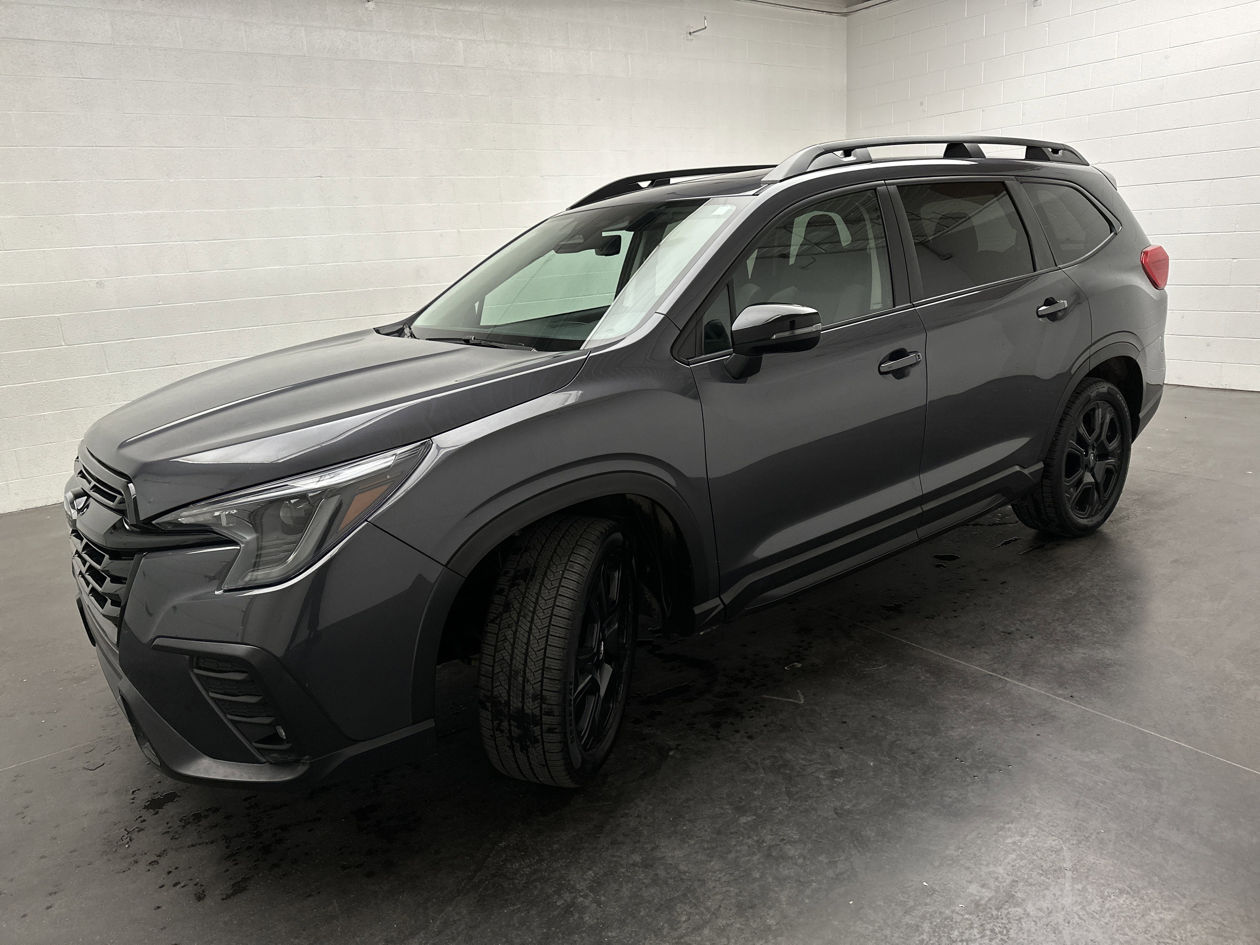 Used 2023 Subaru Ascent Onyx Edition image 4