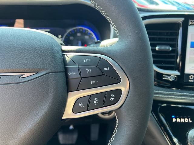 New 2027 Chrysler Pacifica Select w/ Family Tech Group FWD image 17