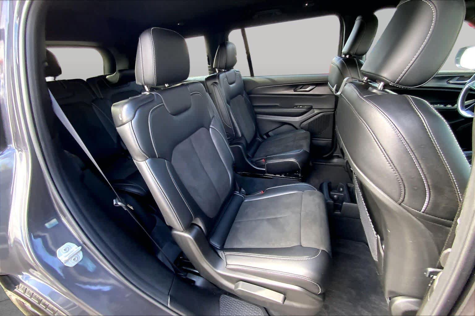 Used 2025 Jeep Grand Cherokee L Laredo AWD/4WD image 20