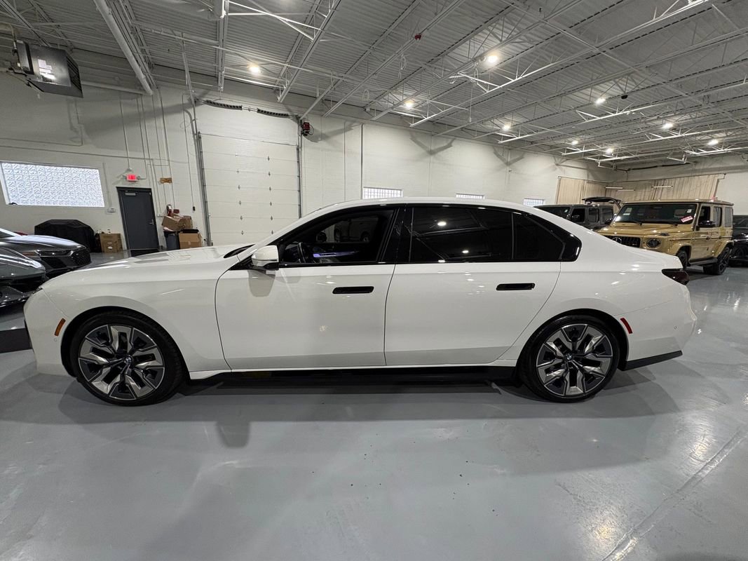 Used 2024 BMW i7 xDrive60 image 4