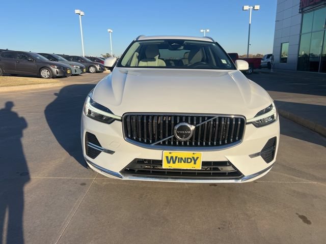 Used 2023 Volvo XC60 B5 Plus AWD/4WD image 2