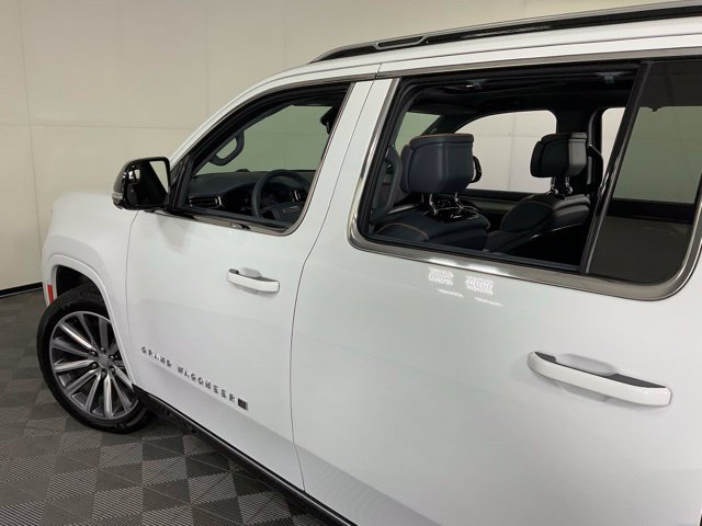 Used 2023 Jeep Grand Wagoneer Series II AWD/4WD image 32
