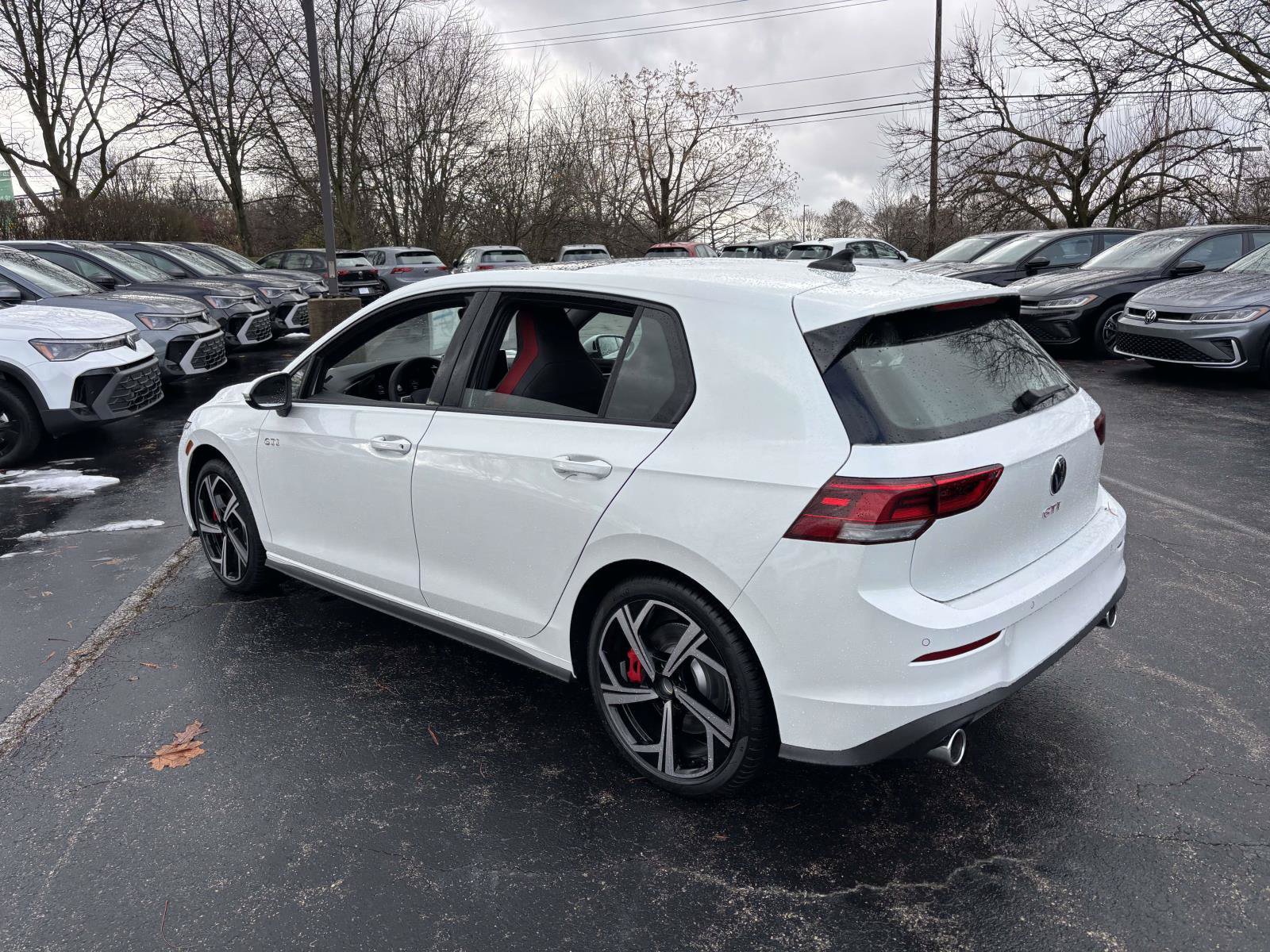 New 2026 Volkswagen GTI SE FWD image 5