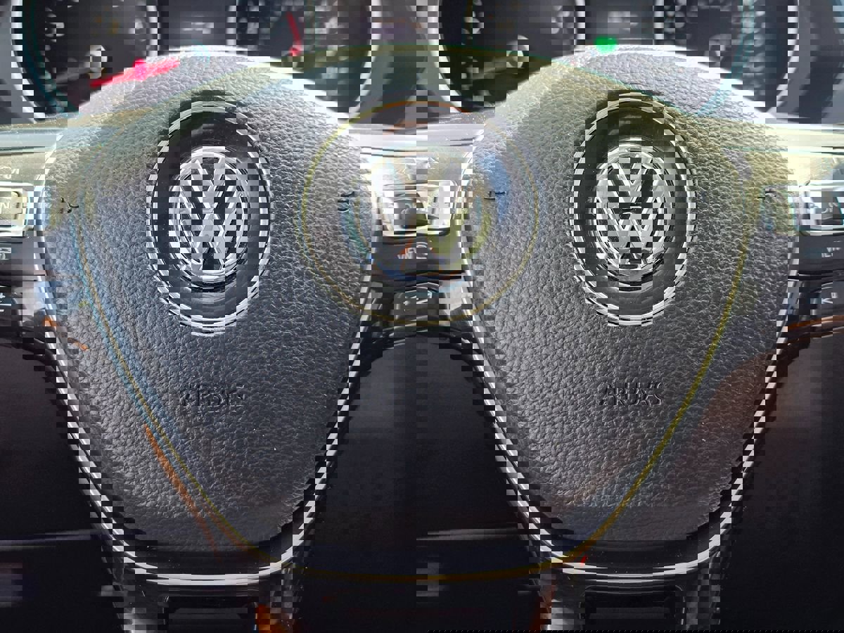 Used 2020 Volkswagen Tiguan SE w/ Panoramic Sunroof Package image 27