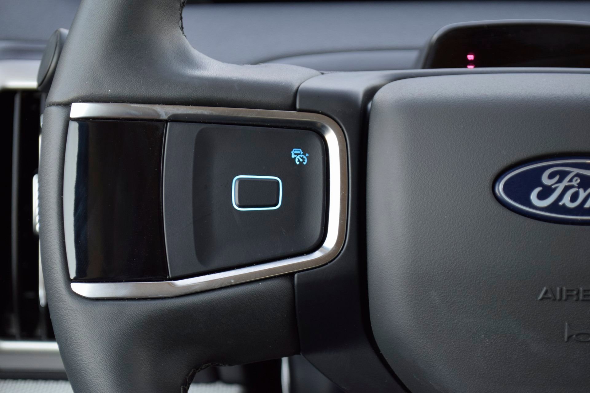 New 2025 Ford Expedition Active image 9