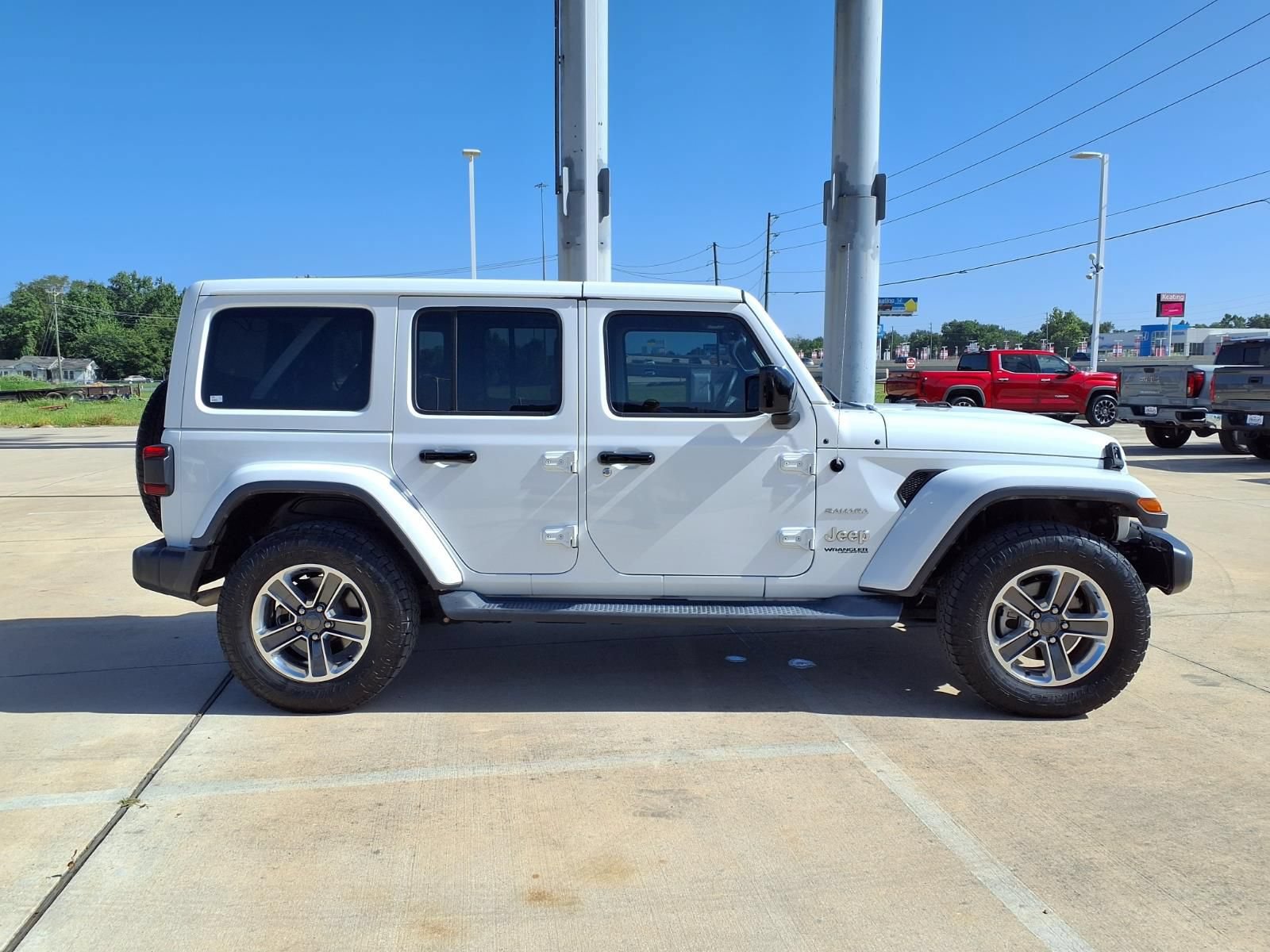 Used 2018 Jeep Wrangler Unlimited Sahara AWD/4WD image 5