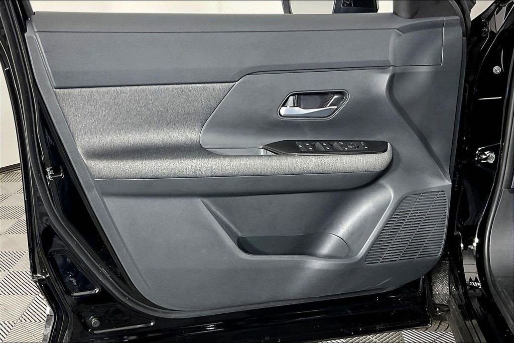 New 2026 Nissan Kicks SV w/ SV Premium Package AWD/4WD image 42