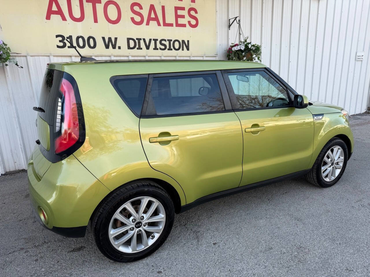 Used 2017 Kia Soul + FWD image 9