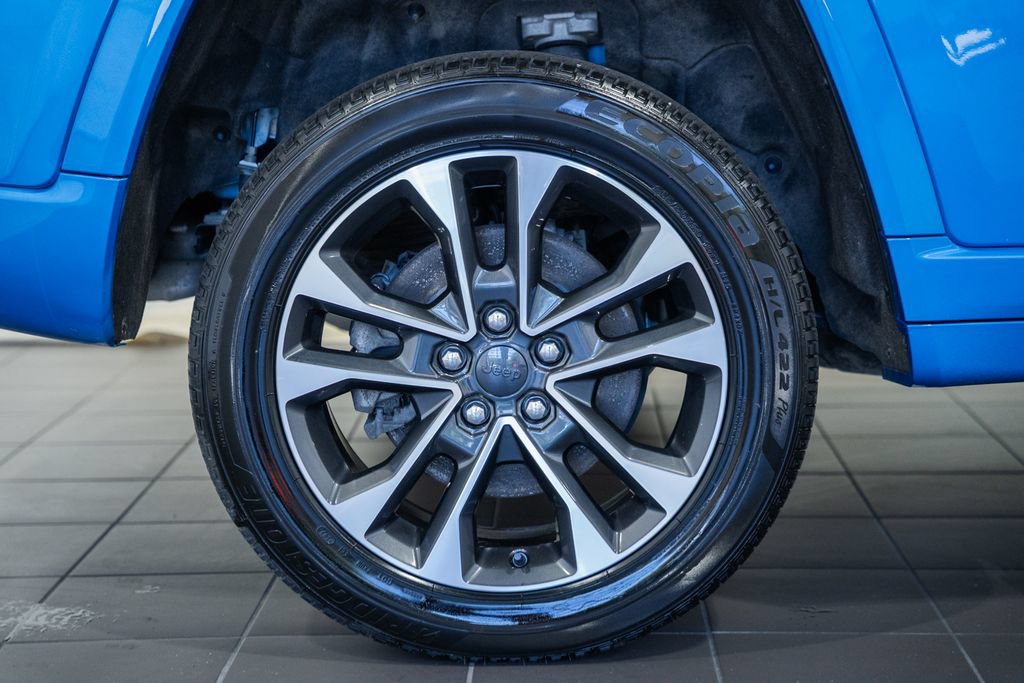 Used 2022 Jeep Grand Cherokee Overland AWD/4WD image 19