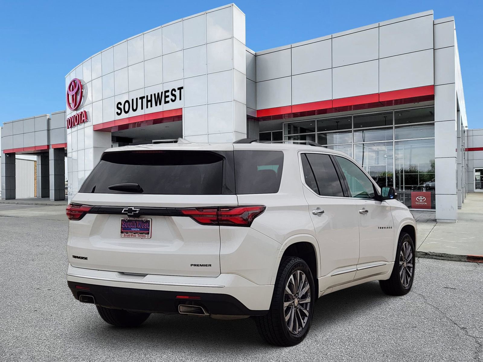 Used 2023 Chevrolet Traverse Premier w/ LPO, Roadside Safety Package FWD image 5
