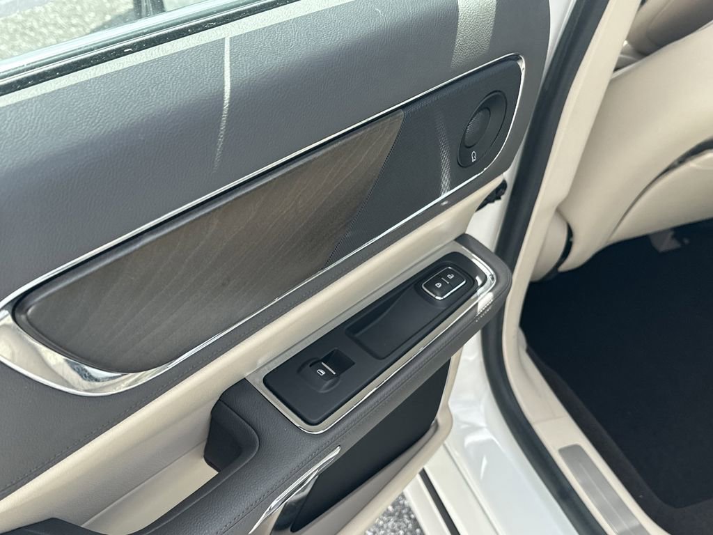 Used 2020 Lincoln Continental Reserve FWD image 13