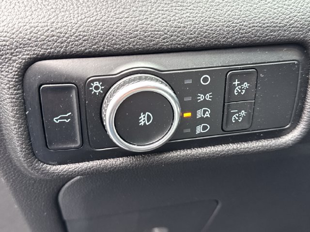 Used 2023 Ford Explorer XLT w/ Equipment Group 202A AWD/4WD image 33