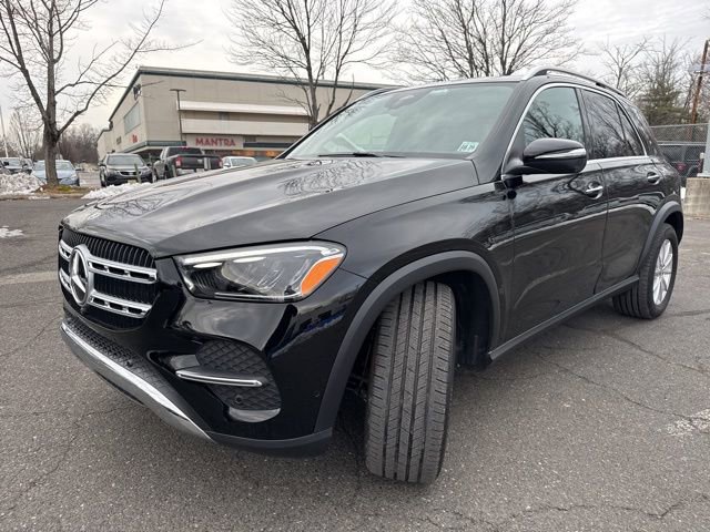 Used 2025 Mercedes-Benz GLE 450e 4MATIC w/ Winter Package image 3