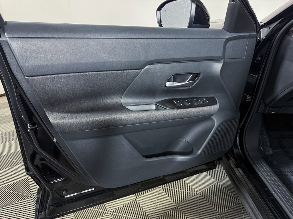 Certified 2025 Nissan Kicks SV image 36