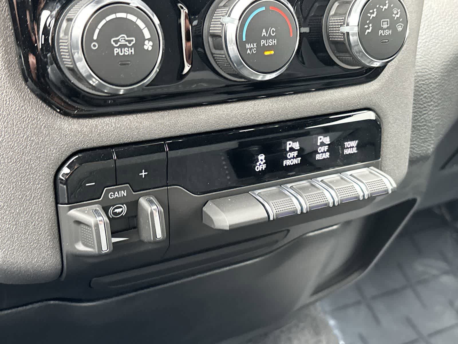 New 2026 RAM 1500 Express AWD/4WD image 21