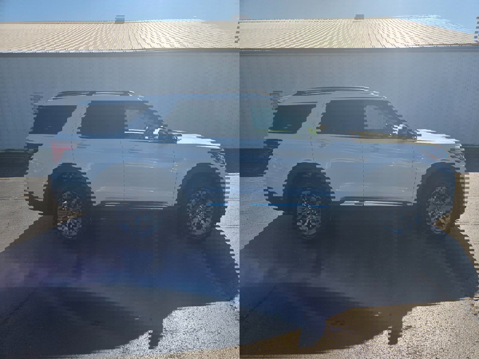 New 2025 Ford Explorer Active w/ Active Comfort Package image 2