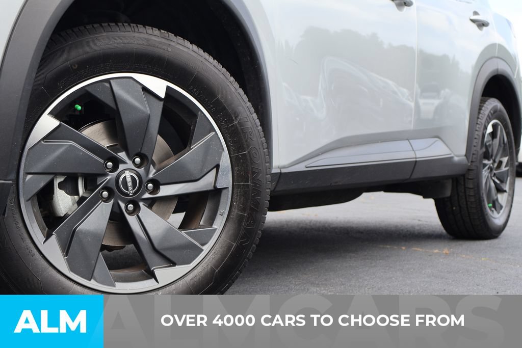 Used 2024 Nissan Rogue SV FWD image 2