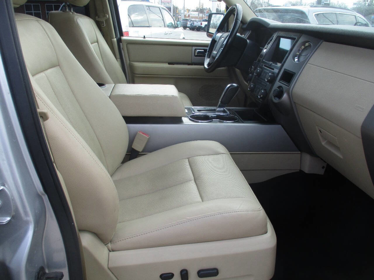 Used 2017 Ford Expedition EL Limited w/ Equipment Group 301A image 39