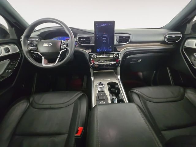 Certified 2023 Ford Explorer Platinum w/ Technology Package AWD/4WD image 10