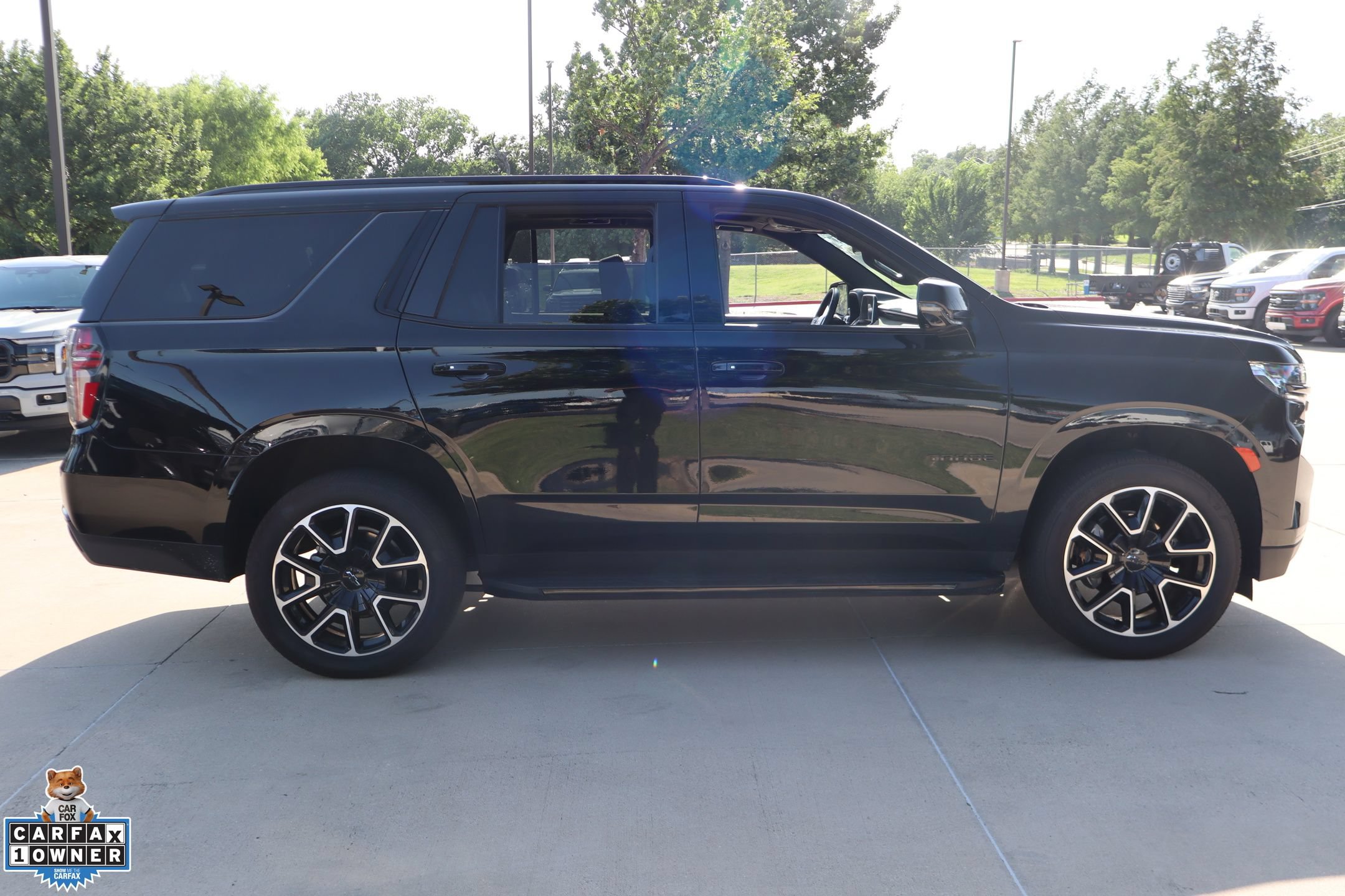 Used 2024 Chevrolet Tahoe RST w/ Luxury Package RWD image 2