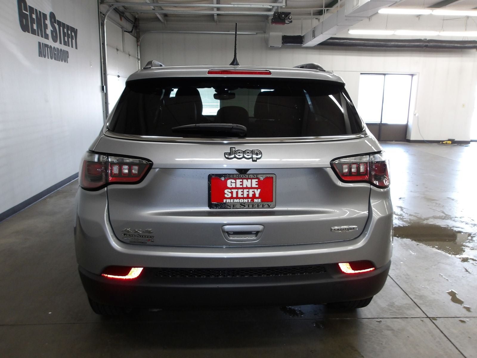 Used 2023 Jeep Compass Latitude w/ Convenience Group AWD/4WD image 7