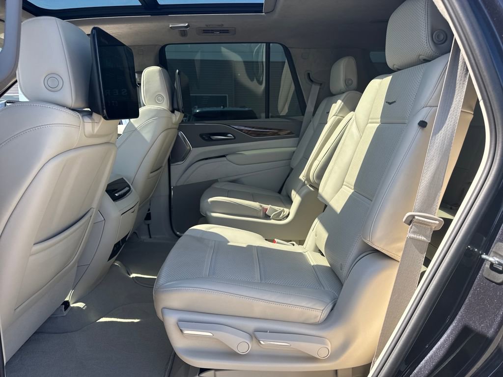 Used 2024 Cadillac Escalade Sport Platinum w/ LPO, ONYX Package image 15