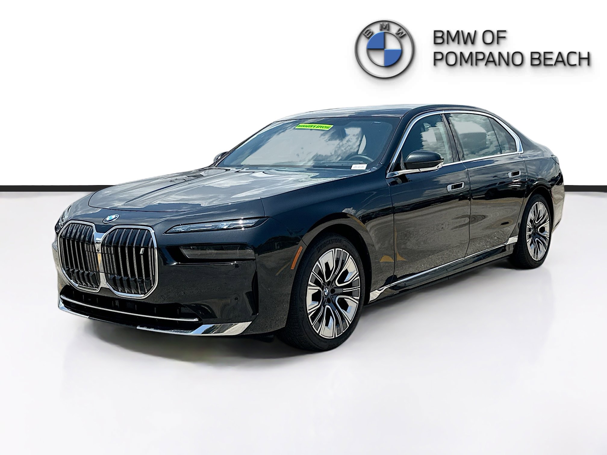 Used 2024 BMW i7 xDrive60 w/ Executive Package image 3