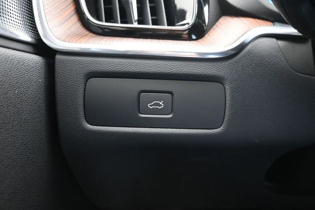 Used 2023 Volvo XC60 B5 Ultimate FWD image 27