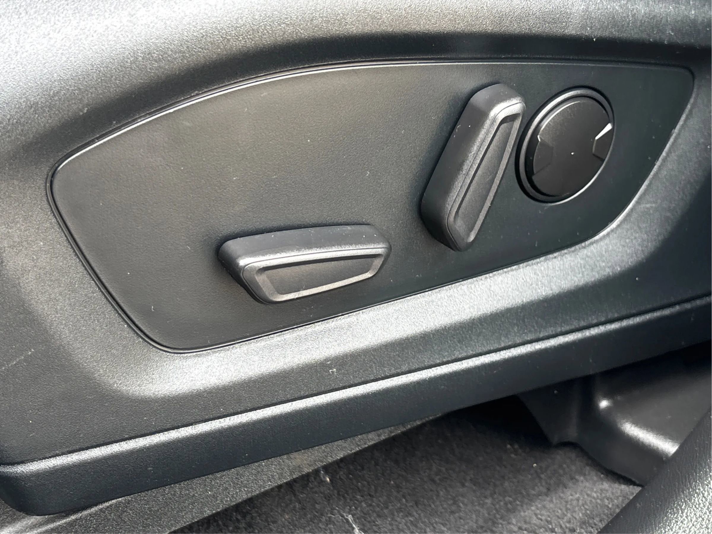 Used 2021 Ford Explorer Limited image 25