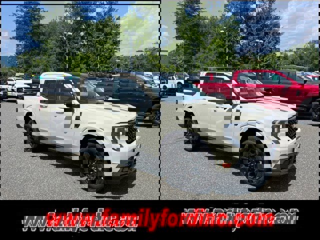 New 2025 Ford Maverick Lariat w/ Black Appearance Package