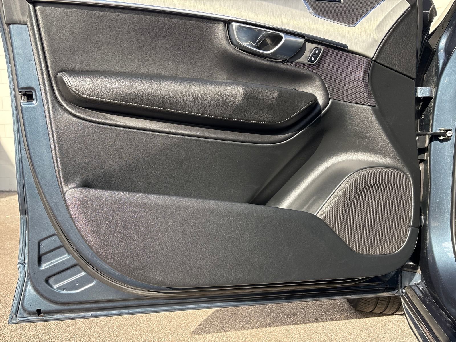 Used 2021 Volvo XC90 T5 Momentum w/ Climate Package image 11