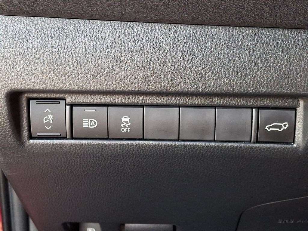Certified 2024 Toyota Venza XLE AWD/4WD image 30