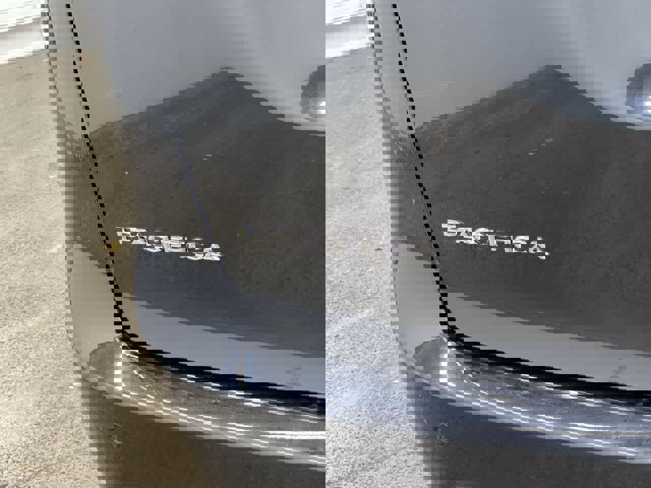 Used 2024 Chrysler Pacifica Touring-L image 10