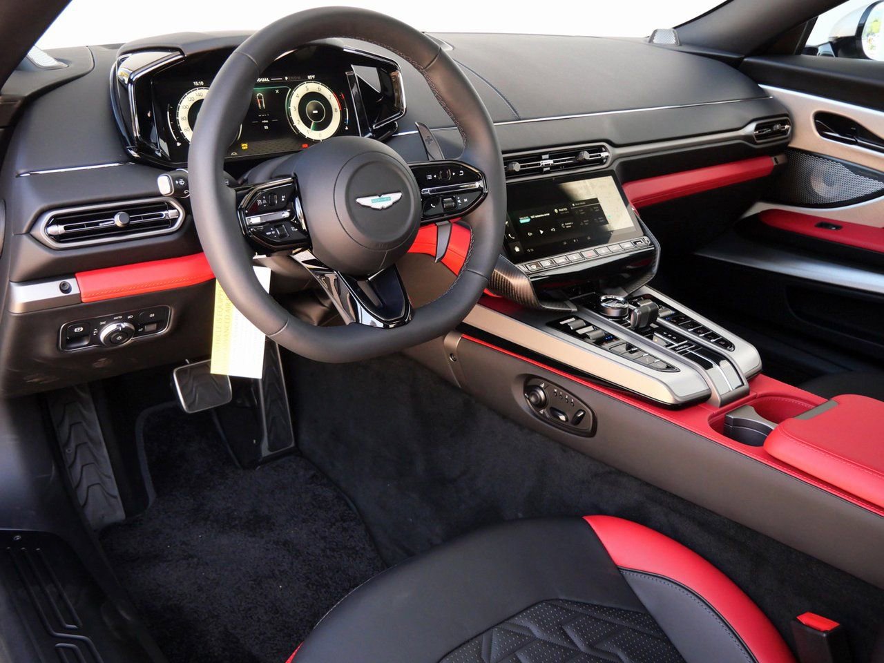 New 2025 Aston Martin Vanquish image 3