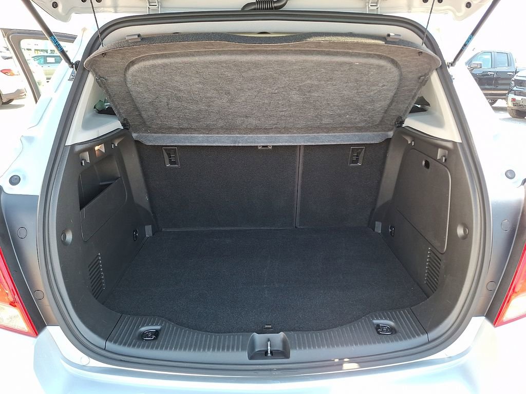 Used 2022 Chevrolet Trax LT w/ LT Convenience Package image 28