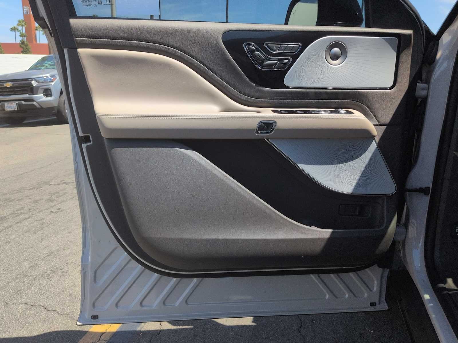 Used 2024 Lincoln Aviator Reserve w/ Equipment Group 201A AWD/4WD image 9