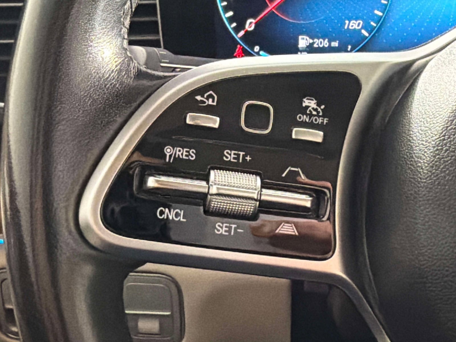 Used 2025 Mercedes-Benz GLC 350e 4MATIC image 44